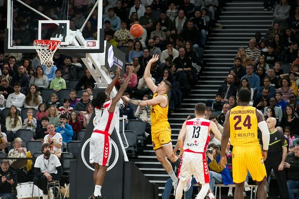 Comment devenir un recordman dans le basket ?